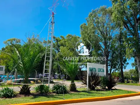 OPORTUNIDAD. Casa en venta de 4 ambientes y pileta. Barrio Santa Lucia. Pilar 100