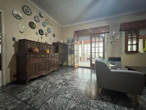 Casa 5 ambientes con 2 baños