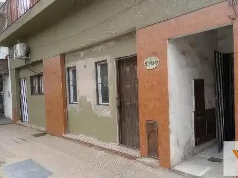 Casa en venta - 6 Dormitorios 4 Baños - 230Mts2 - Don Torcuato