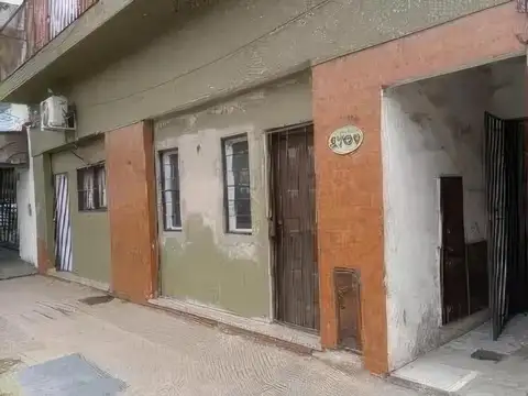 Casa en venta - 6 Dormitorios 4 Baños - 230Mts2 - Don Torcuato