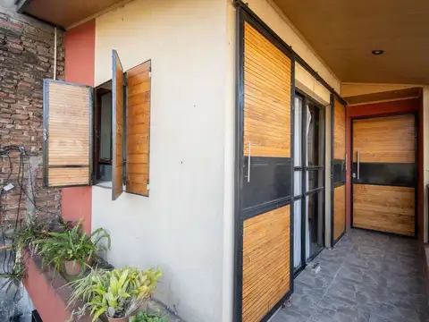 Casa 4 ambientes con 2 baños