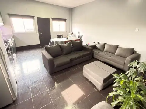 Casa 9 ambientes 7 dormitorios. | SAN PEDRITO al 2900