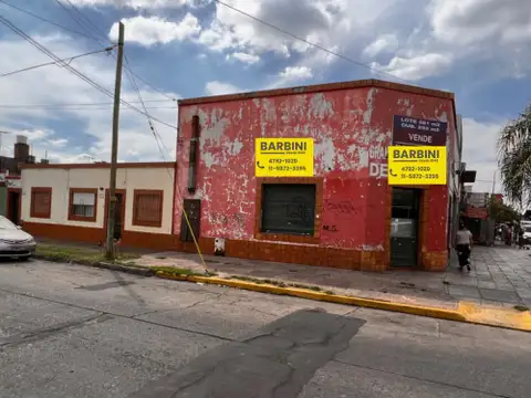 Tigre:Oportunidad: Venta en Block, 2 Locales Sobre Av más 3 Viviendas de 3 amb c/u. 281 m² Cubiertos