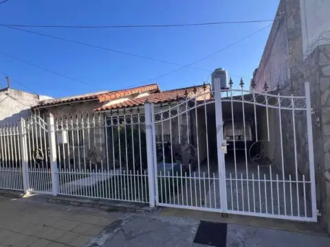 OPORTUNIDAD! Venta de casa multifamiliar