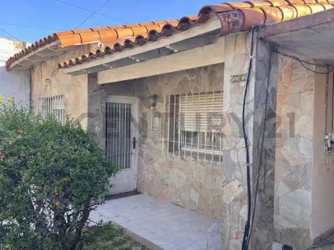 OPORTUNIDAD! Venta de casa multifamiliar