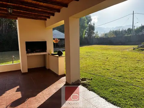 Casa 4 ambientes con 2 baños