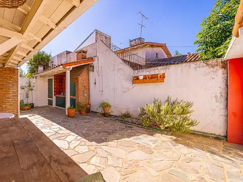 Casa 4 ambientes con 2 baños