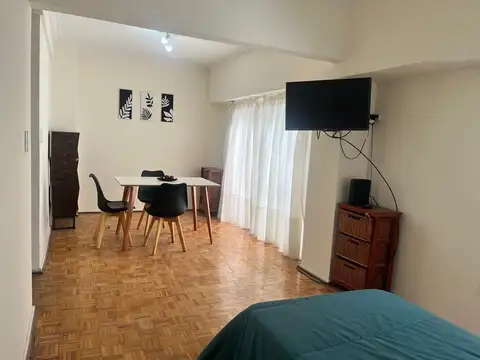 Vendo en Monserrat. Amplio Monoambiente Divisible. Cocina independiente. Vivienda o Renta.