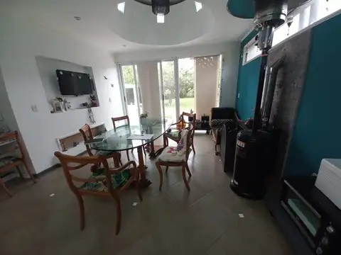 Casa 9 ambientes con 3 baños