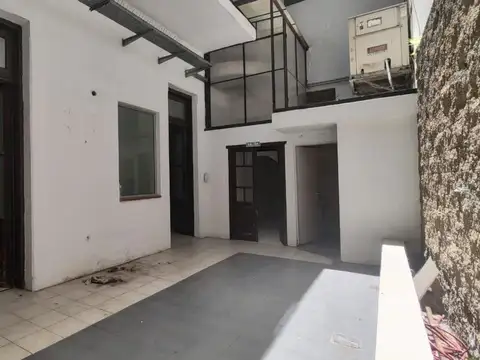 Alquiler. Local/Oficina/Depósito. 300 m². Córdoba y Dorrego.