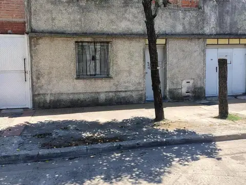 casa  con detalles y  parque, dueño financia, acepta autos
