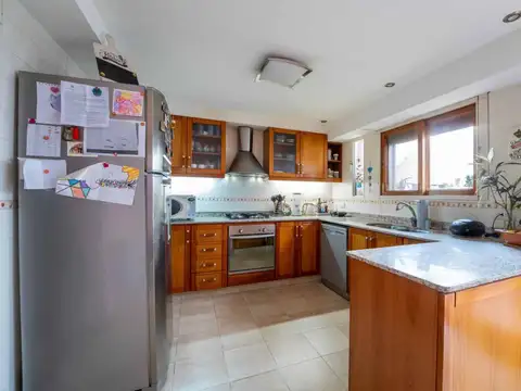 Casa Nueva 6 ambientes  jardín  parrilla cochera