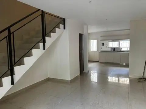 Casa 4 ambientes con 4 baños