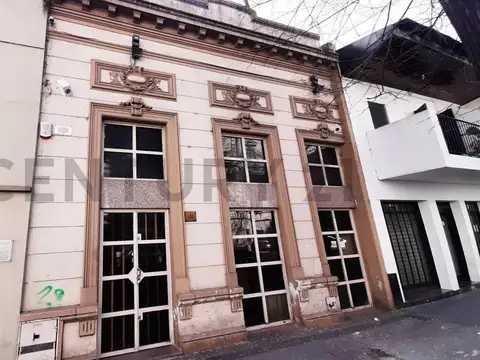 LOTE CON CASA A DEMOLER, IDEAL CONSTRUCTORA