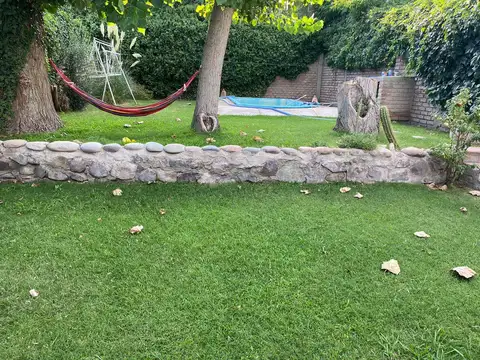 ¡Oportunidad única! Casa de una sola planta en el corazón del Barrio Sanidad.