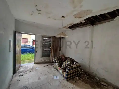 Casa 6 ambientes con 1 baño