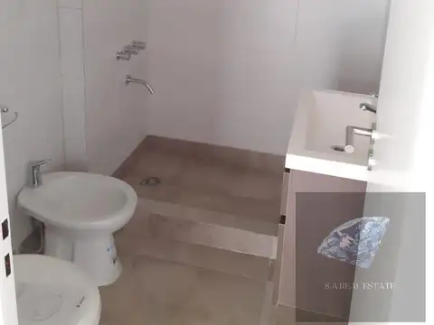 Venta semipiso 3 ambientes, con cochera y terraza, en Castelar Norte
