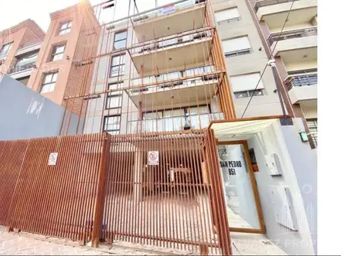 Venta semipiso 3 ambientes, con cochera y terraza, en Castelar Norte