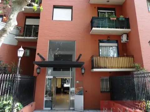 HERMOSO DEPARTAMENTO 2 AMBIENTES CON COCHERA CUBIERTA - SAN ISIDRO