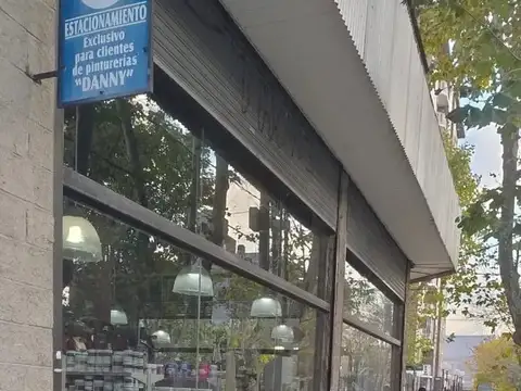 ALQUILER – INMEJORABLE LOCAL COMERCIAL EN ESQUINA – 700 M2