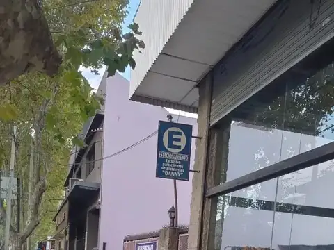Local en Alquiler Via Pública