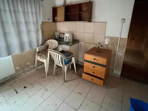 Local sobre Ruta 8 con vivienda