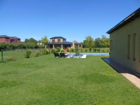 Casa en Venta en Pilar del Este - Los Jazmines, USD 310.000