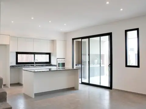 Casa 5 ambientes con 3 baños