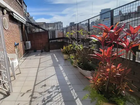 Palermo: balcón terraza, cochera fija, tres ambientes