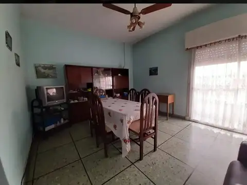 Charlone 460 , Piso 1