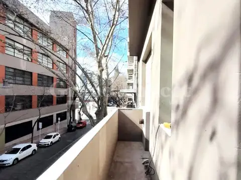 Oficina 3 Ambientes con Balcon, Patio y Terraza