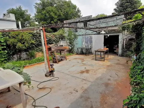 VENTA-Casa jardín, patio y galpón