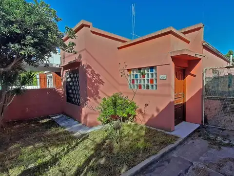 VENTA-Casa jardín, patio y galpón