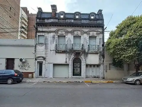 Se vende casa céntrica a metros de la peatonal