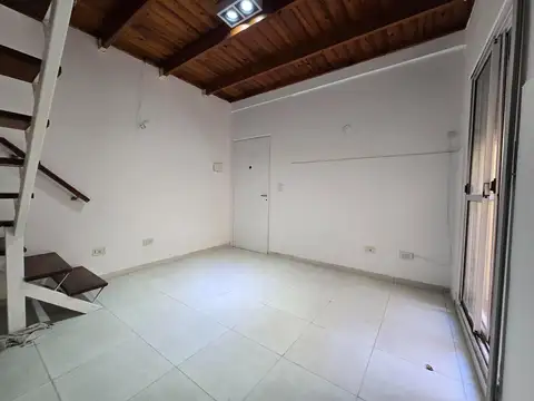 Depto Tipo Casa en Venta de 2 ambientes
