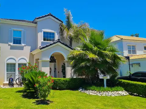 Casa en venta al lago en Barrancas del Lago Nordelta 3800