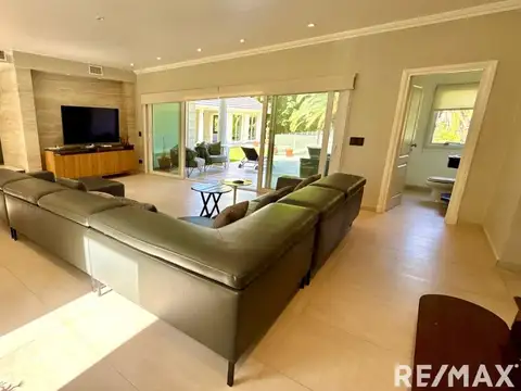 Casa en Venta en Francisco Alvarez, USD 690.000