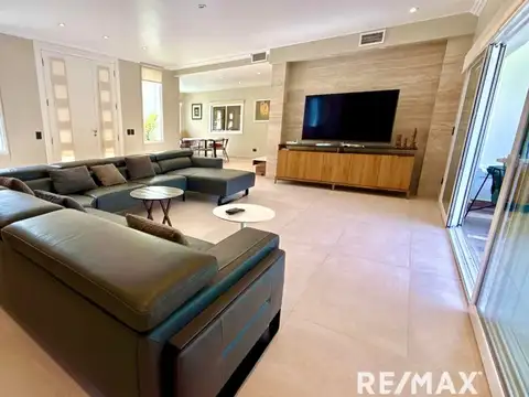Casa 6 ambientes con 5 baños