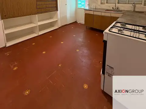 Casa en Alquiler con 4 cocheras