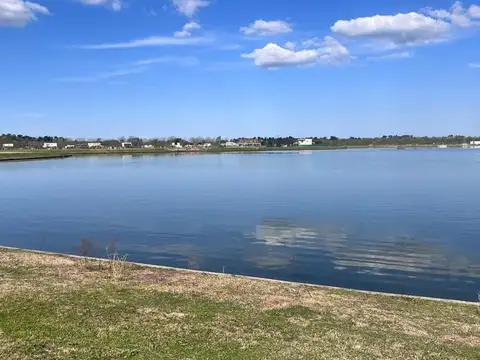 Lote al agua Barrio Orillas Puertos del lago