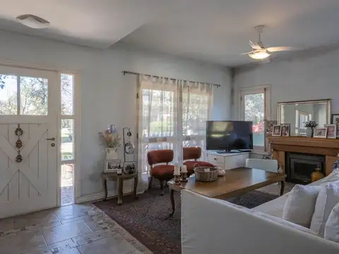 Casa 5 ambientes con 1 baño