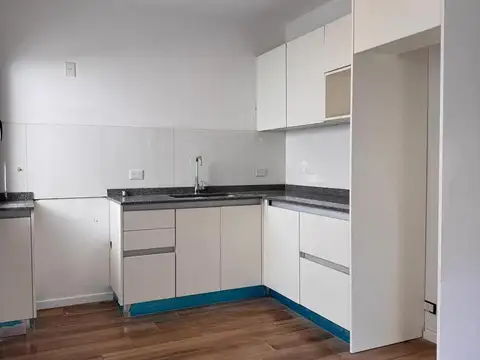 Venta PH 2 ambientes reciclado con patio propio en Chauvin, Mar del Plata