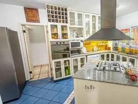 Casa venta en Country Jockey 3 dormitorios 3 baños pileta fondo golf