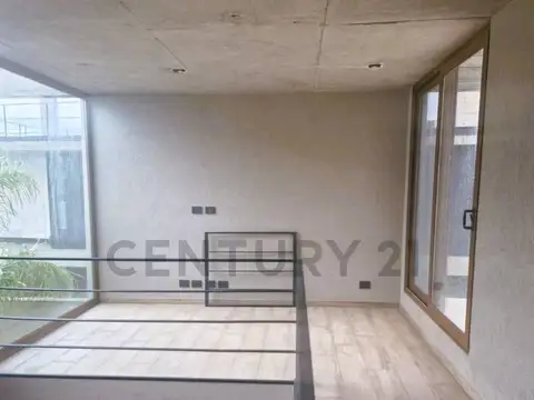 Venta casa 7 ambientes vista a la laguna central en Puentes Nordelta En Construcción