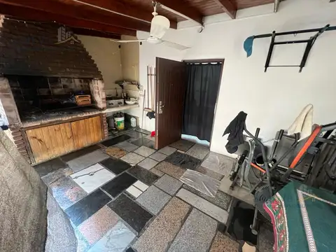 Casa 3 ambientes con 2 baños