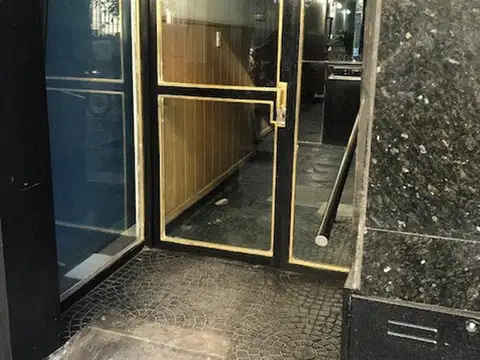 Excelente Oportunidad .Monoambiente APTO PRFESIONAL O VIVIENDA, Frente en Monserrat. 