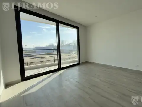 Casa 5 ambientes con 4 baños