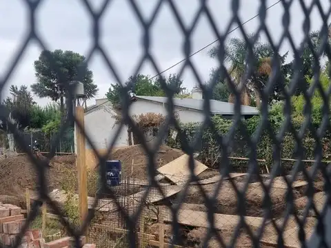 Oportunidad - Calle Las Palomas al 100 - En POZO -