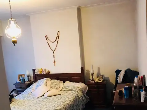 Casa en 2 plantas. excelente ubicación y entorno