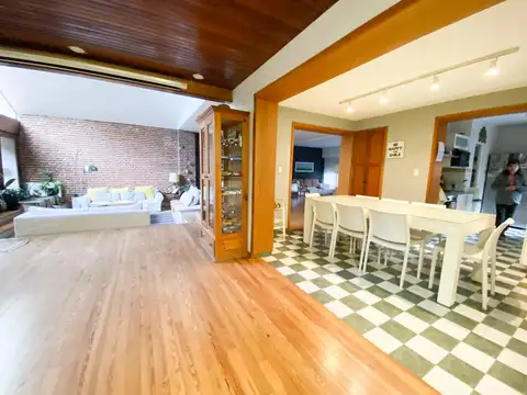 Venta Casa en Hurlingham 6 amb. ZONA CENTRO